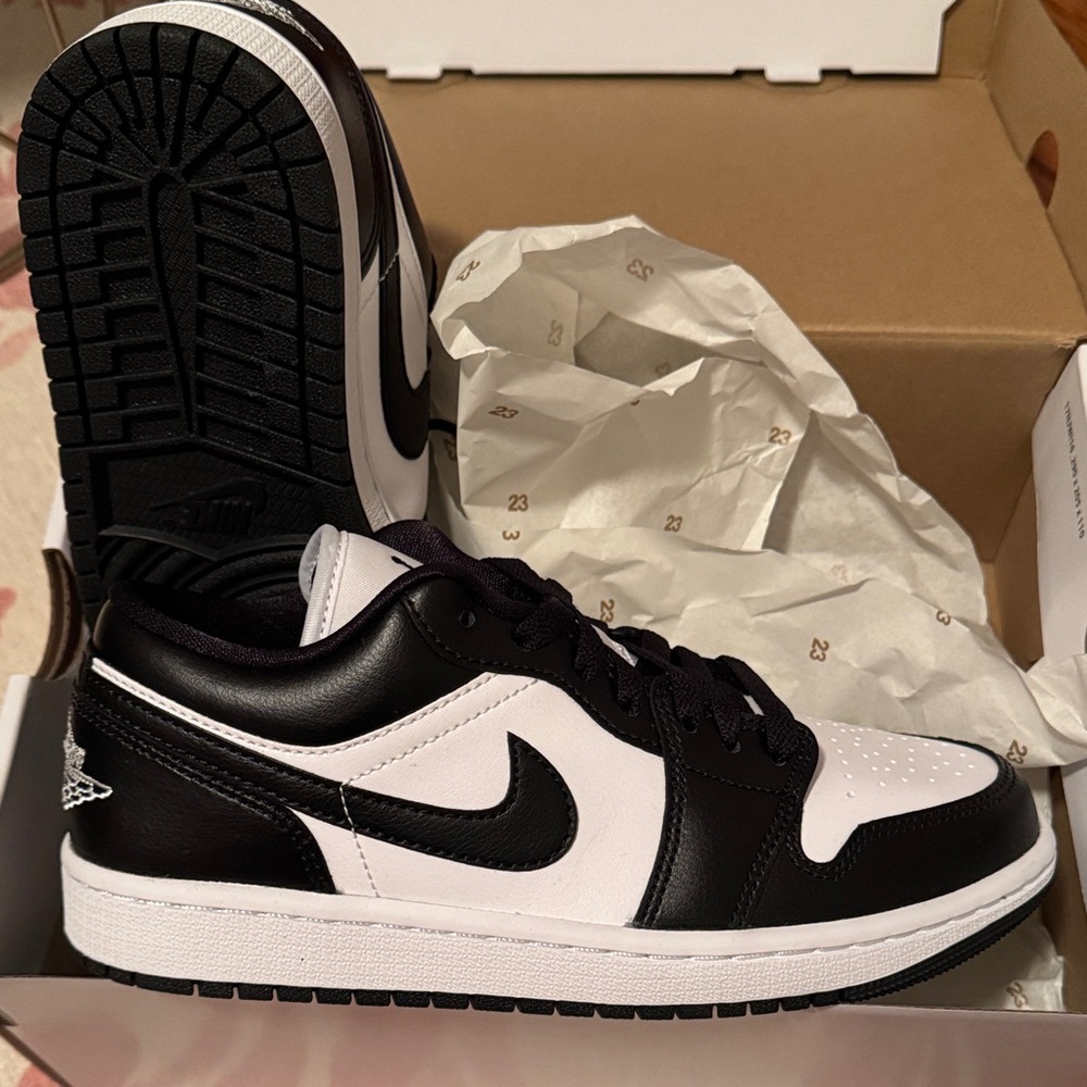 Nike Women's Air Jordan 1 Low Panda - Picture 4 of 8
